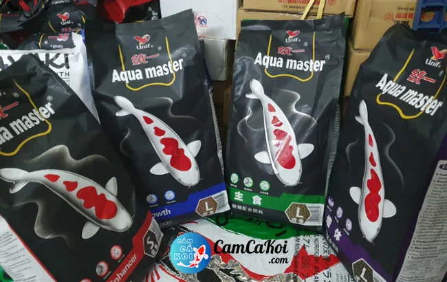 Các túi cám cá Koi Aqua Master nhiều dòng tăng trưởng và tăng màu